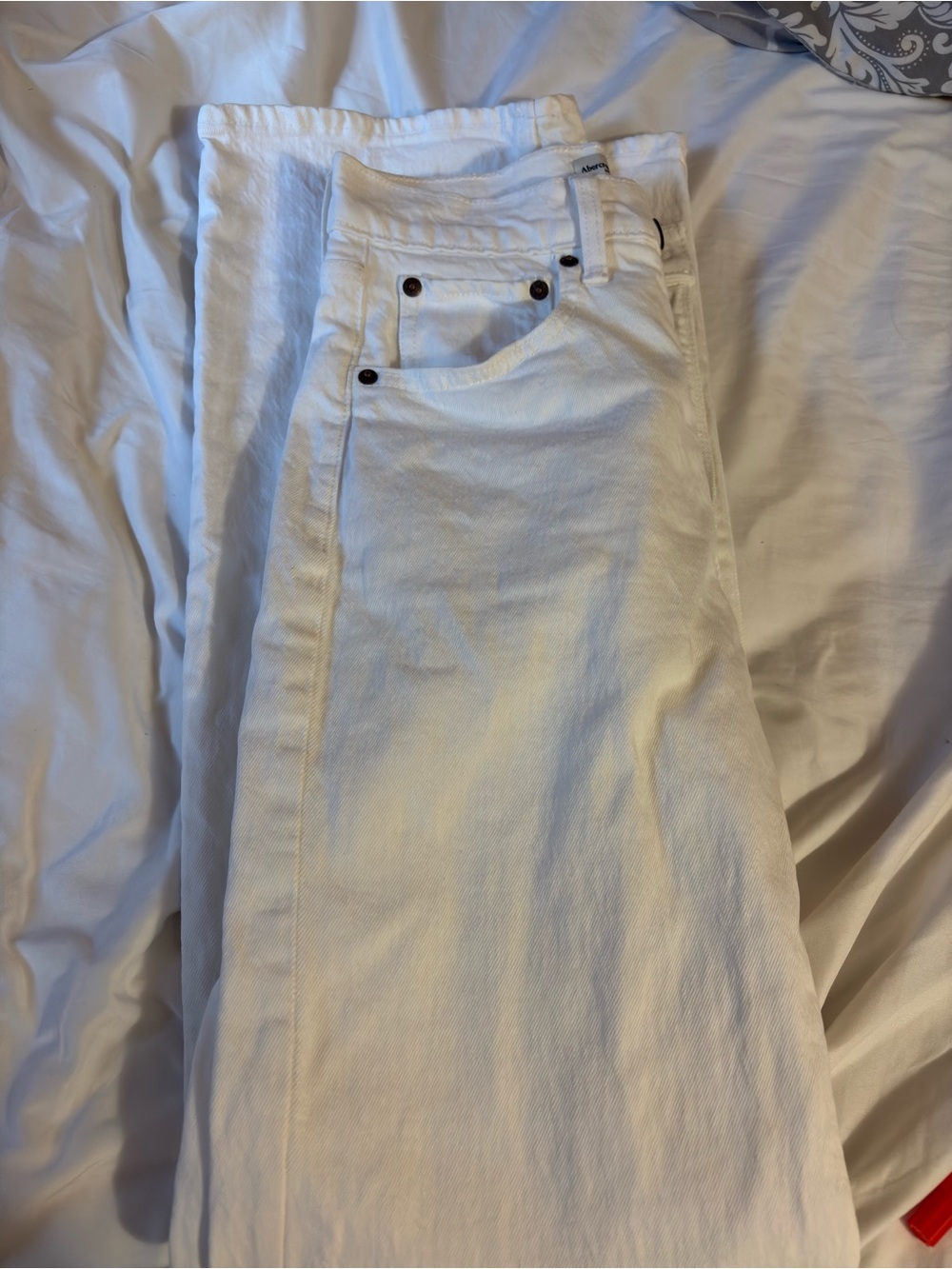 Abercrombie & Fitch White High Rise 90s Relaxed Jeans Size 26L